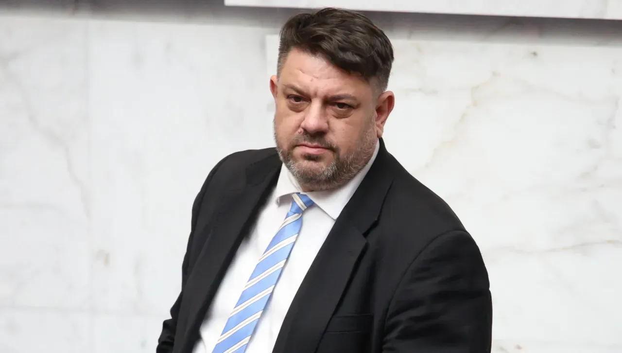 БСП като Матроновци бранят Кеселова, осъждат поведението на Василев