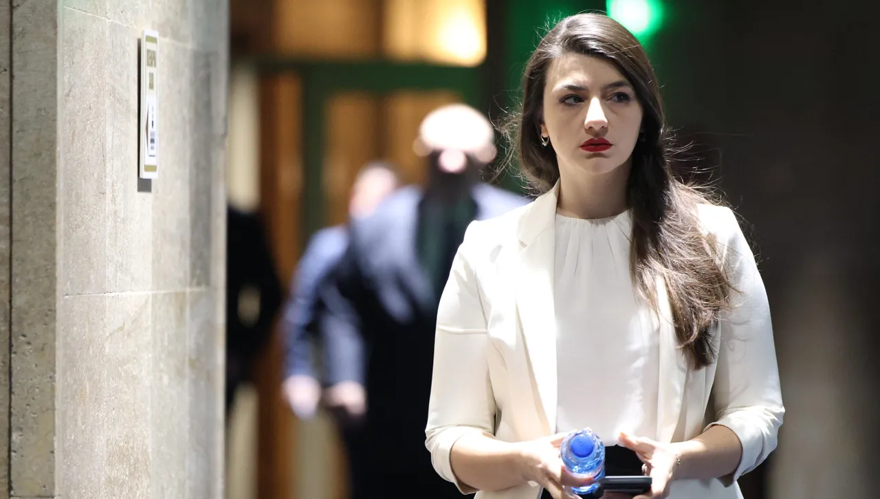 Лена Бориславова: Даниел Митов ли ще е следващият депутат на Пеевски?