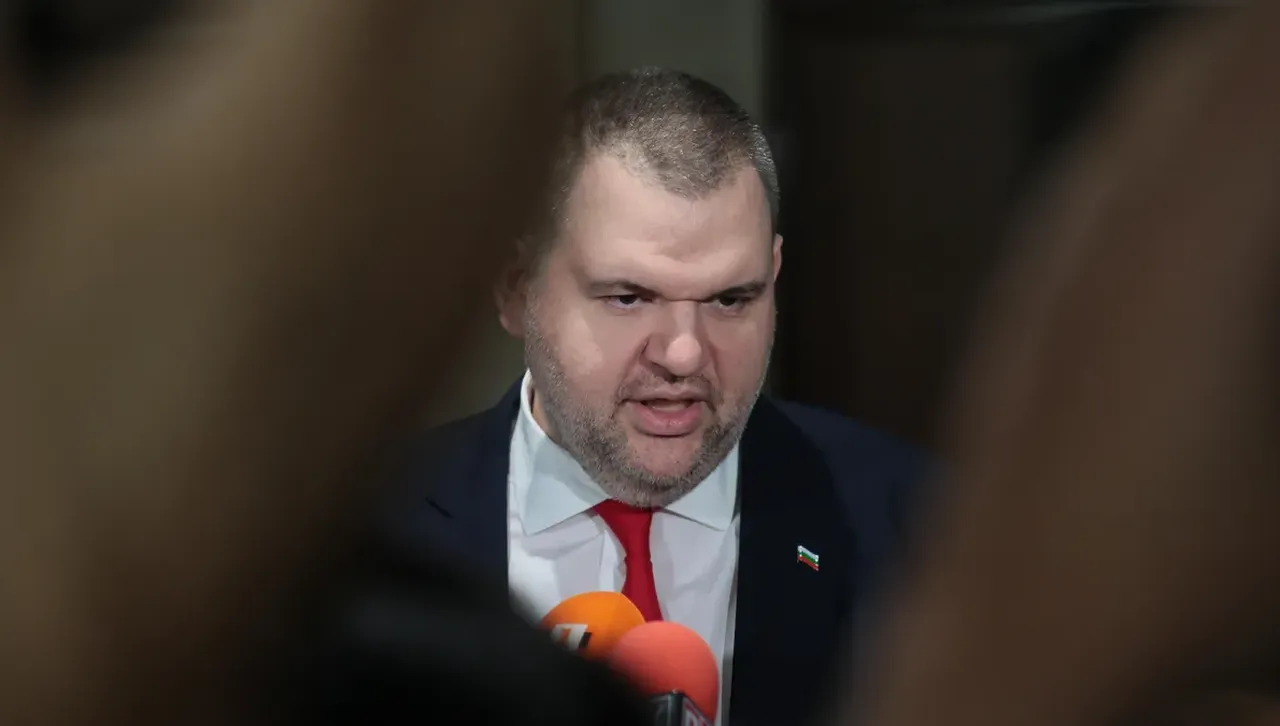 София в боклуци: Пеевски поиска оставката на кмета