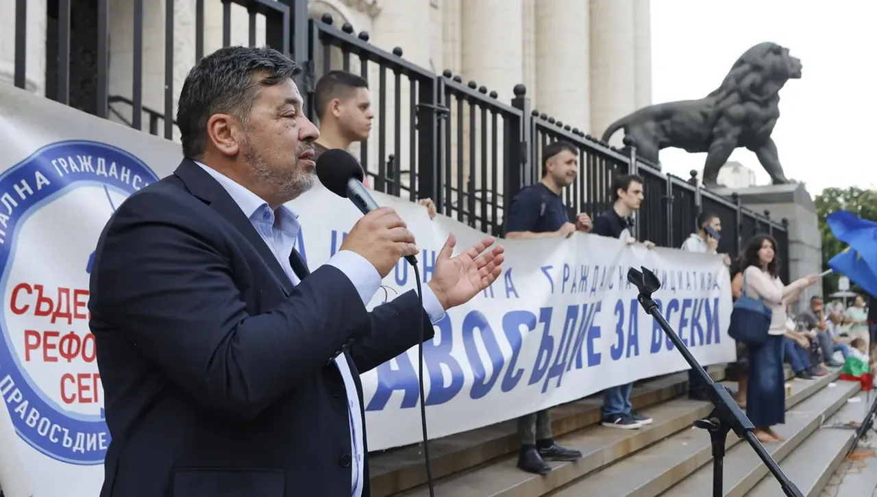  „Правосъдие за всеки“  на протеста в София: Демокрацията е в опасност, правосъдието е в кома! 