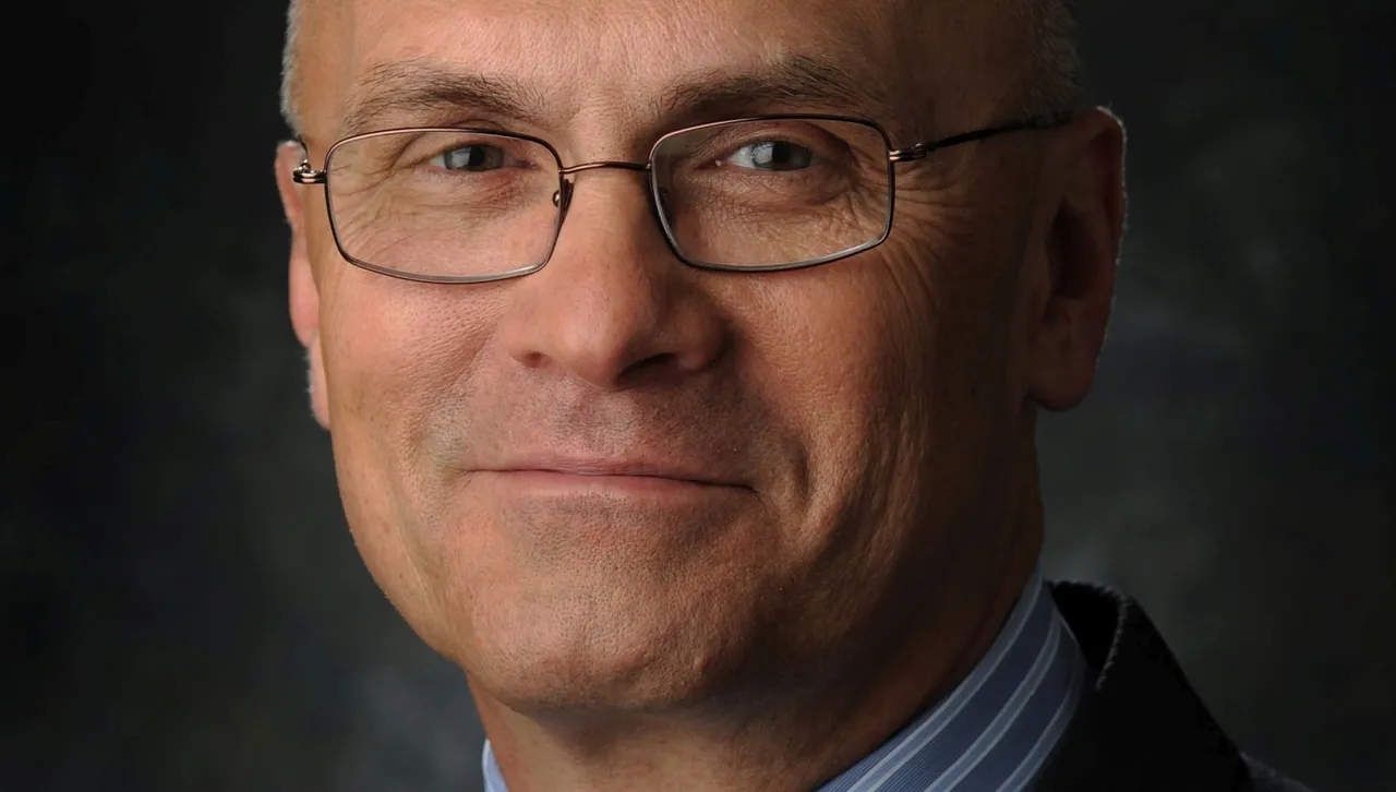 Посланик Андрю Пъздър заяви че скоро икономиката ще бъде водена