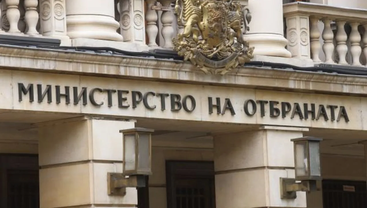 МО: Военноморските ни сили засякоха и унищожиха надводен дрон източно от Варна