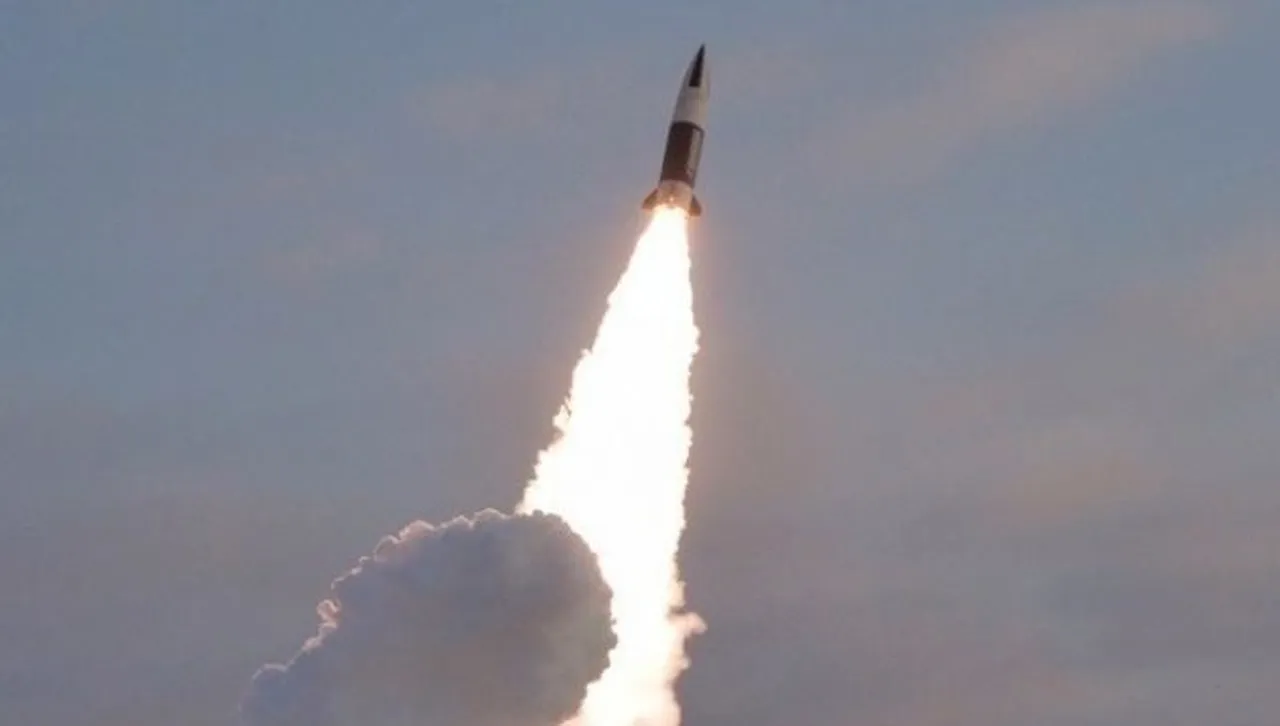 Северна Корея отново изстреля балистична ракета над Японско море