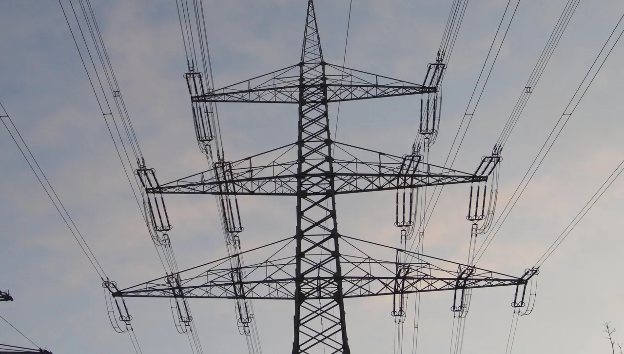 Правителството компенсира големите ползватели на електричество