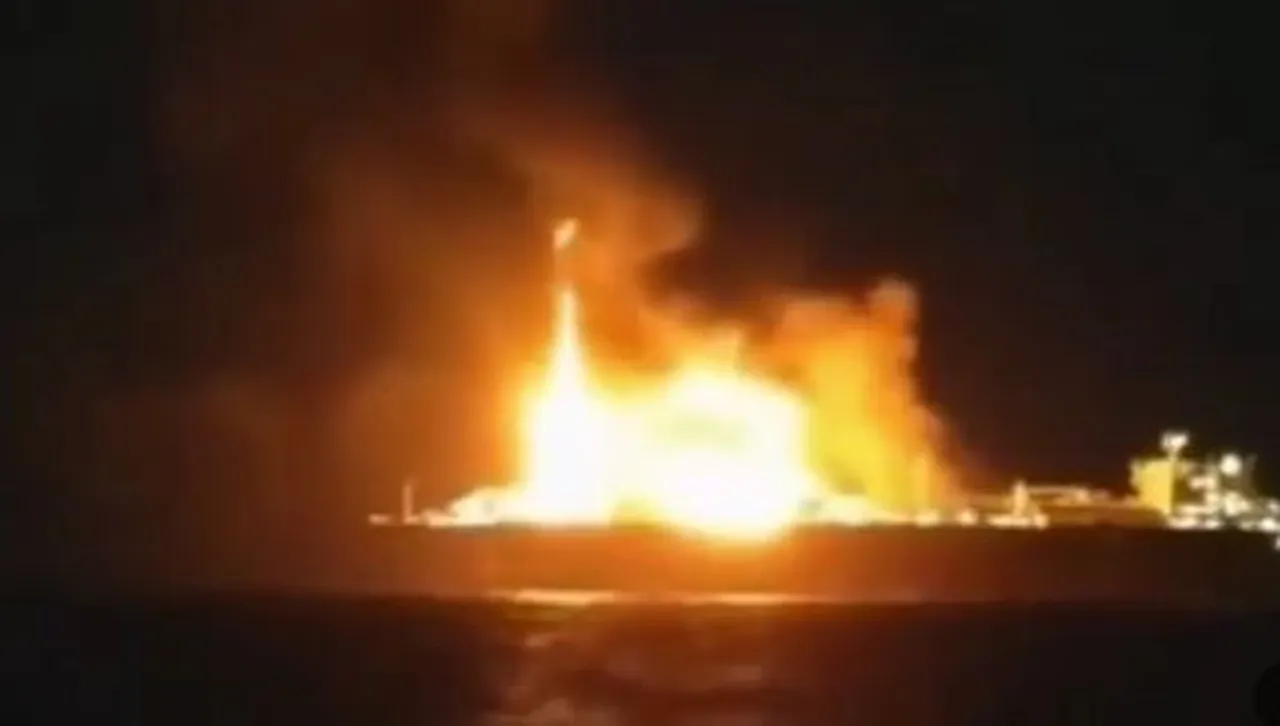 Reuters: Руски танкер гори в Средиземно море - може да е украинска атака 