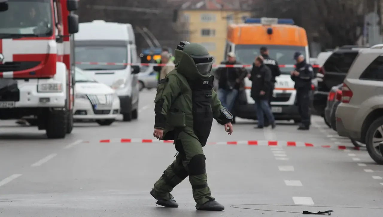 Мъж от Бургас откри граната в гардероба си, евакуираха съседните апартаменти
