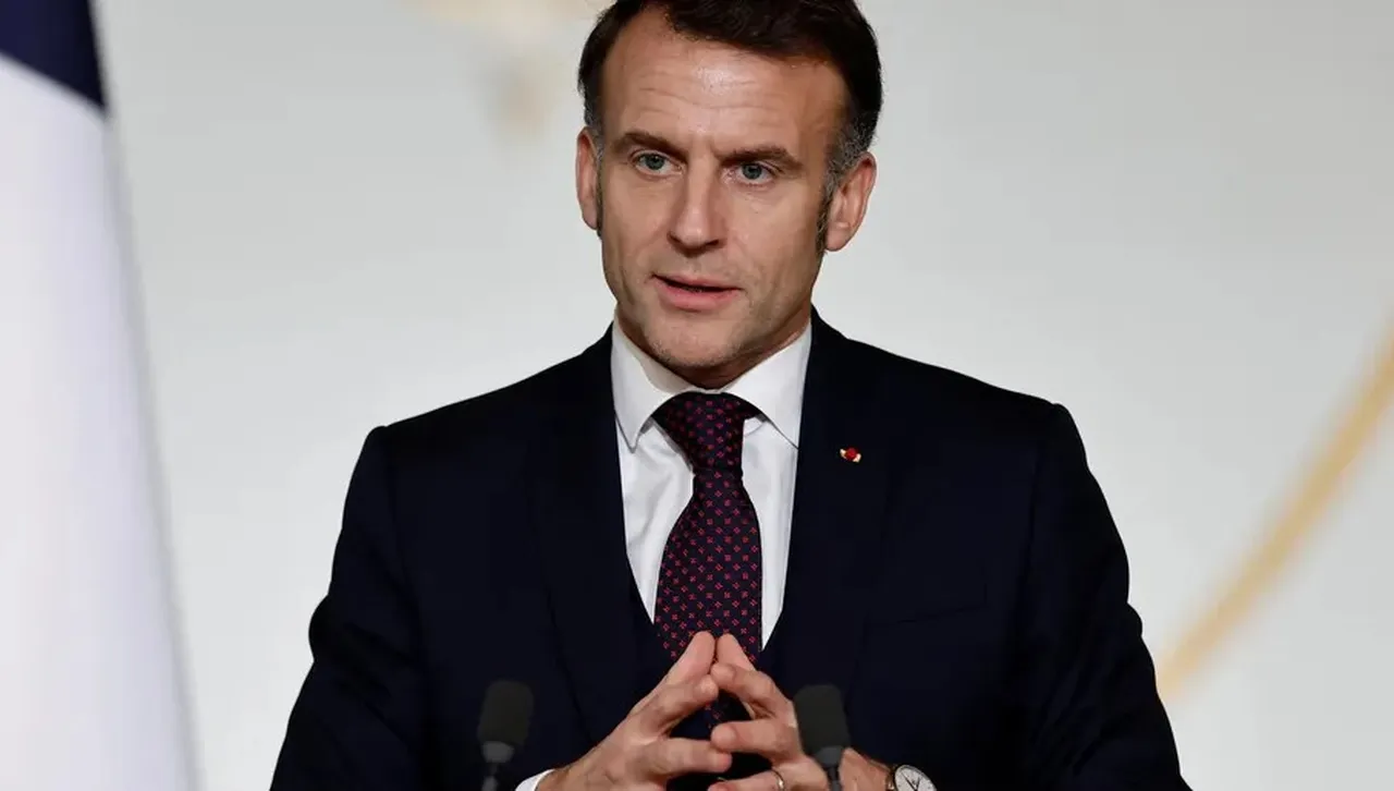 Визитата започва от Момбай финансовата столица на Индия и продължава