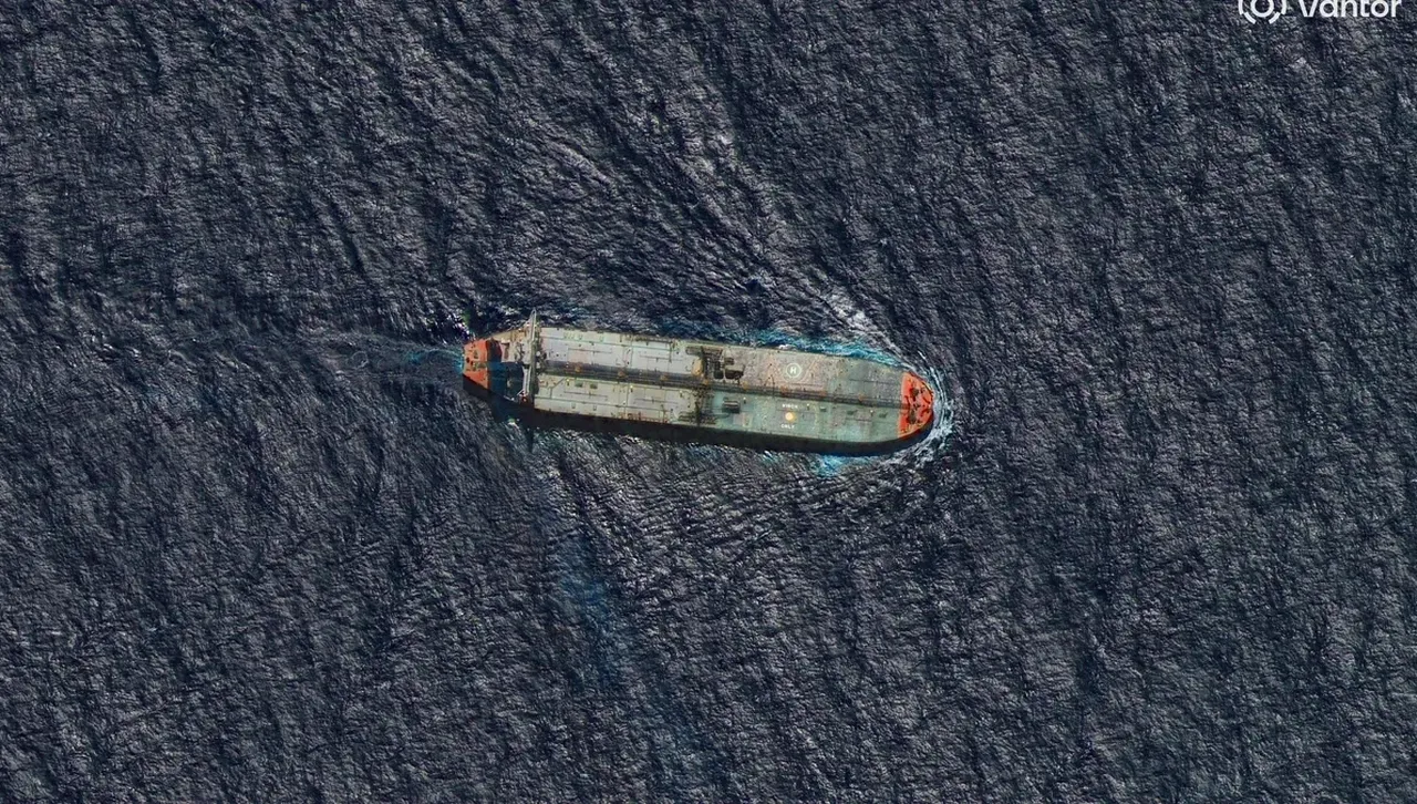 В часовете преди догонването на танкера данните за полетите показваха