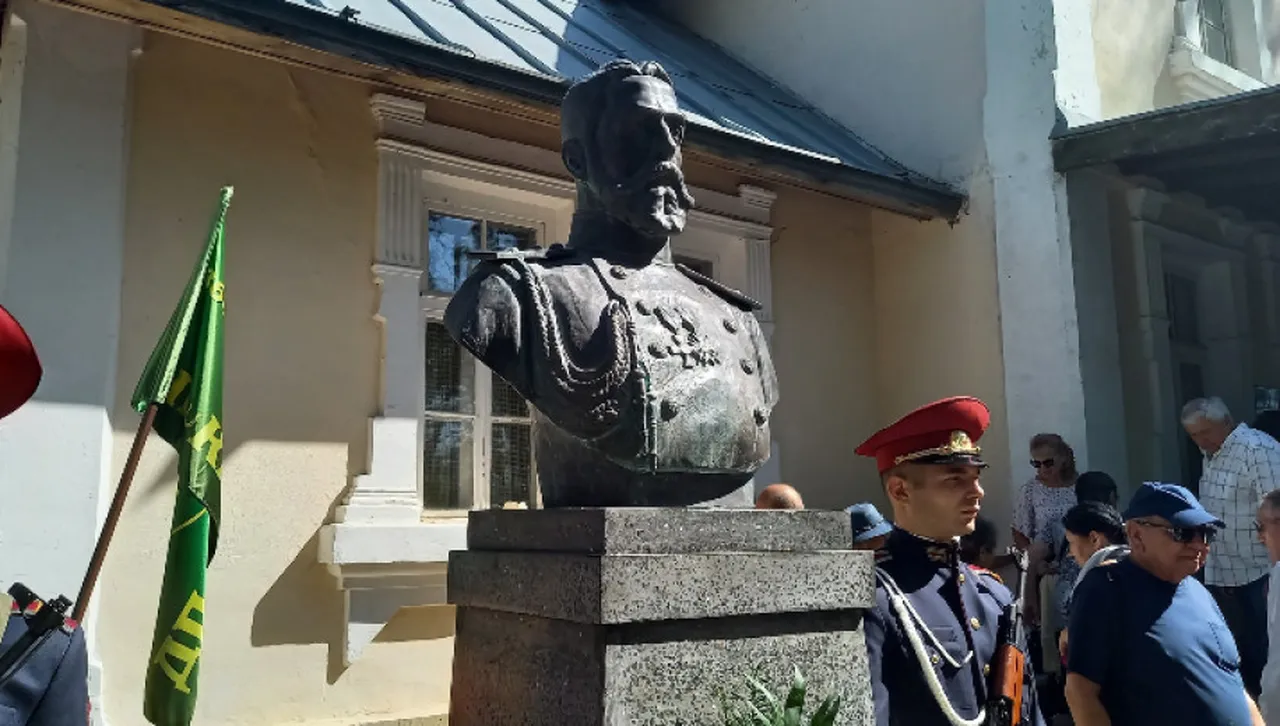 Откриха първия паметник на княз Александър Батенберг