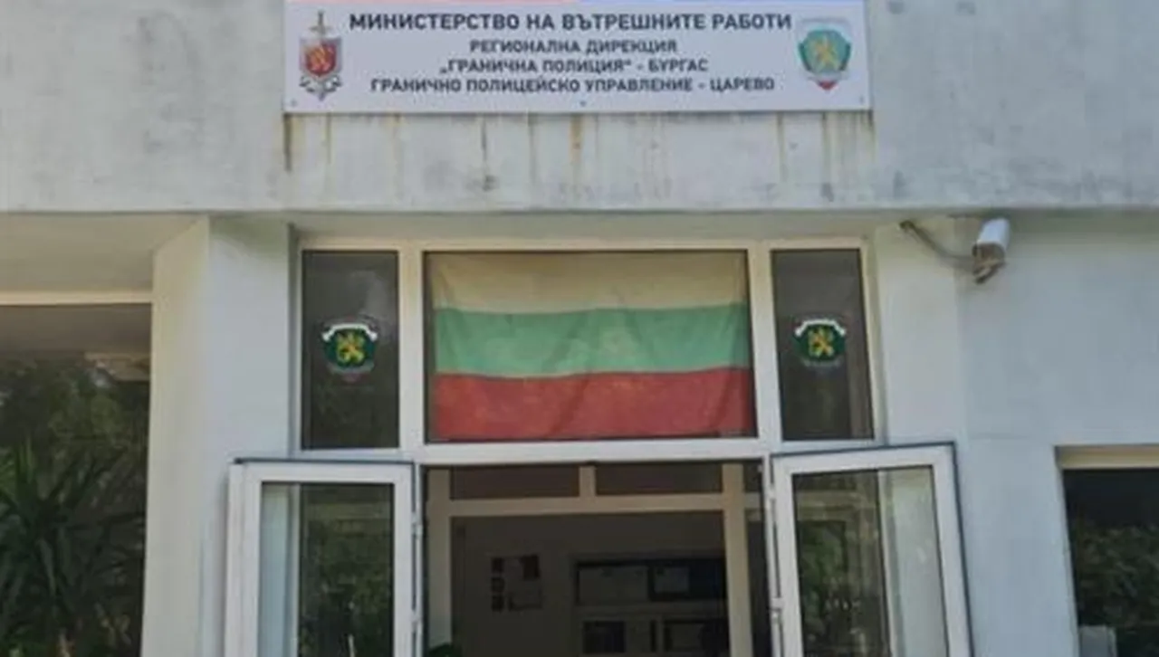 Гранични полицаи задържаха 28 мигранти до село край Царево 