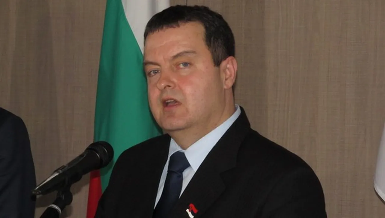 Плик с три куршума: смъртна заплаха срещу сръбския вътрешен министър