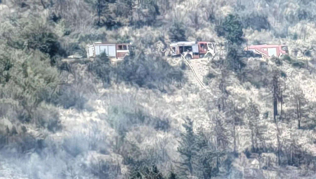 Голям пожар се разгоря в Сливен, на място са 5 екипа огнеборци 