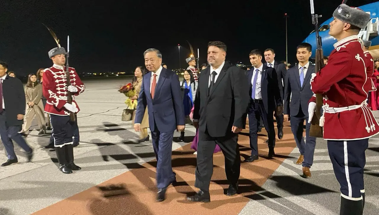 БКП зове! Вицепремиерът Атанас Зафиров посрещна с държавни почести генералния секретар на Виетнамската комунистическа партия