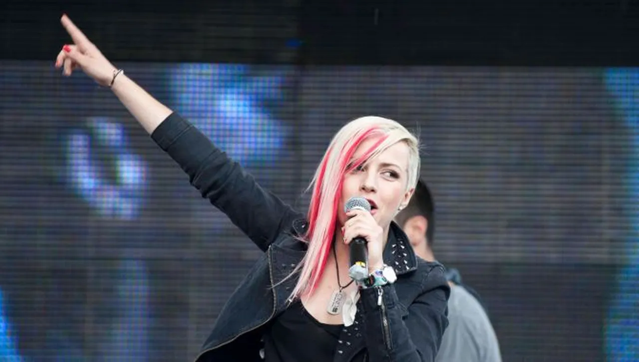 След двегодишното отсъствие Поли Генова стъпва на сцената с нов сингъл