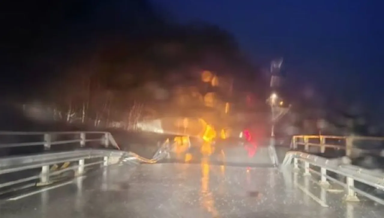 Парче скала се стовари на пътя Самоков – София, пътно платно в участъка е наводнено 