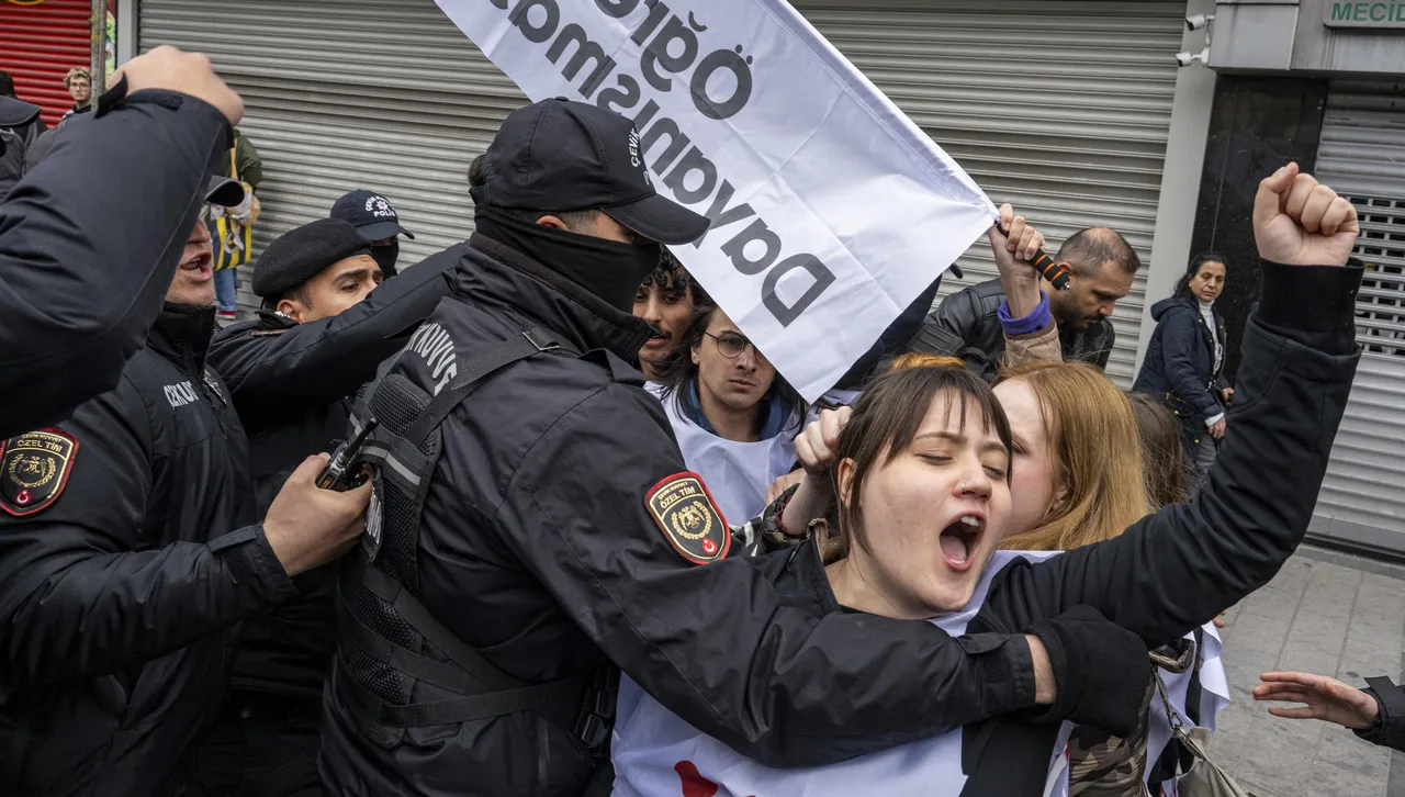 Турските власти арестуваха 400 протестиращи в Истанбул