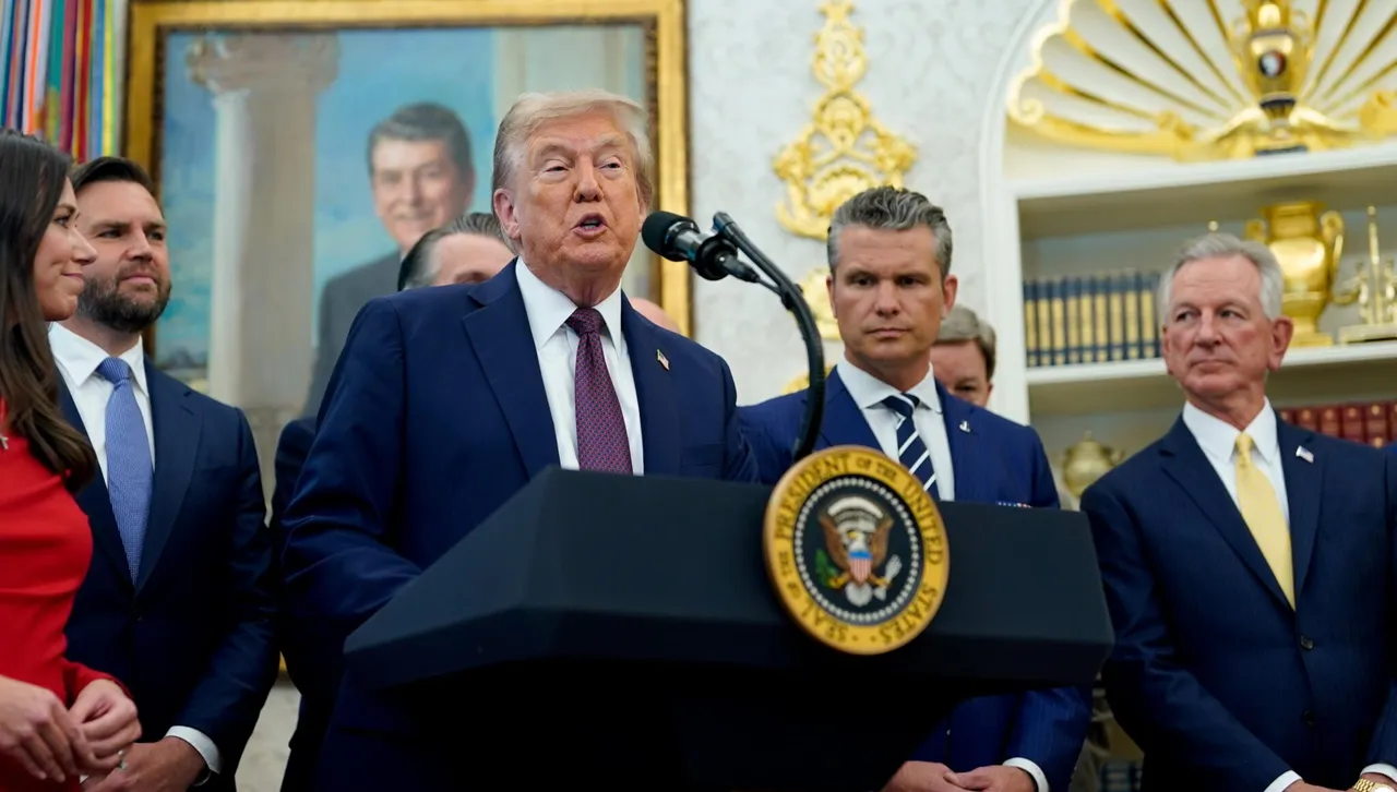 Ройтерс: Китайски танкер премина Ормузкия проток през блокадата на САЩ