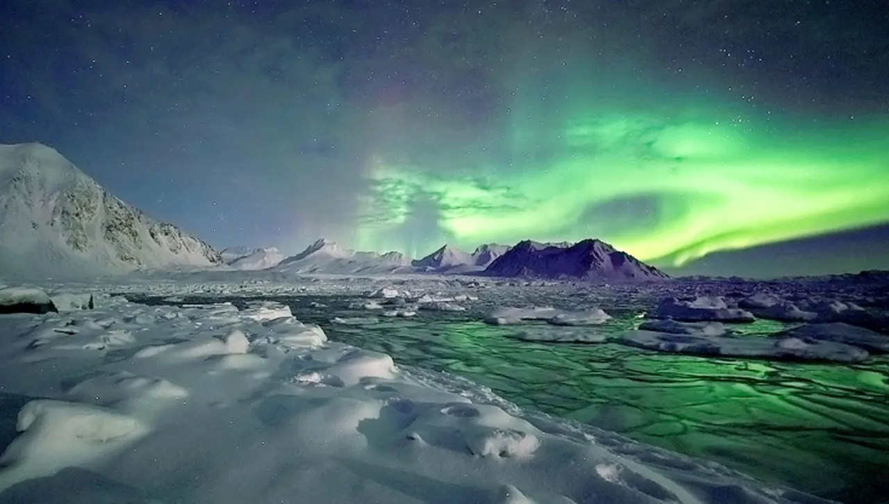 Учени алармират: Пукнатини в арктическия лед и смог създават климатична „бомба“ 