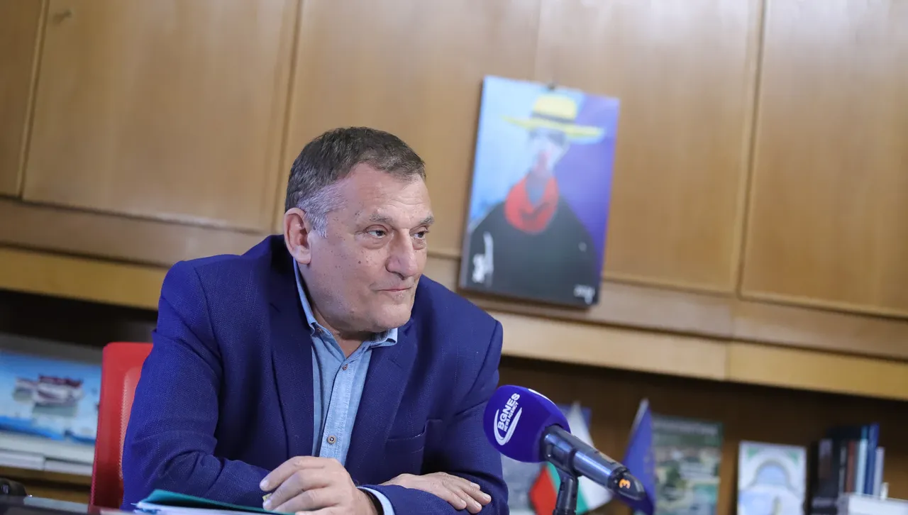 Преди години той изготви проект за геотермалните води в София