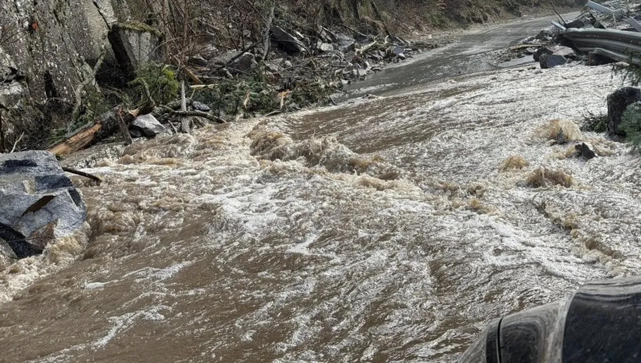 Така по пътя ще могат да минават линейки което е