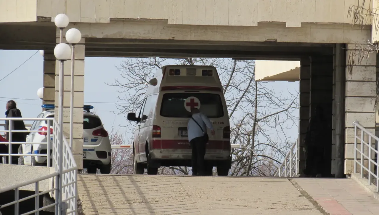 Протестиращи нахлуха в АГ-отделението в Русе, скандирайки: “Убийци!”