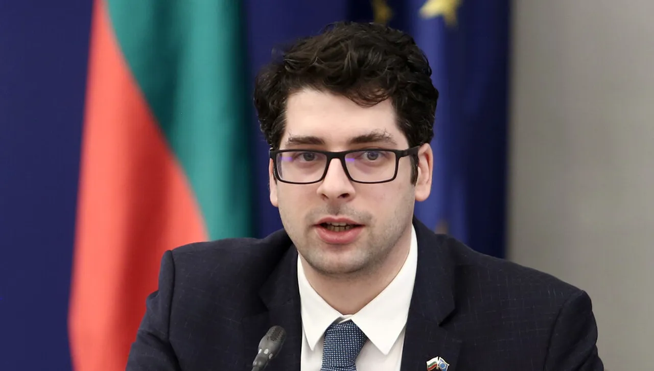 Пеканов: С приемането в еврозоната България е по-сигурна и по-достойна в Европа