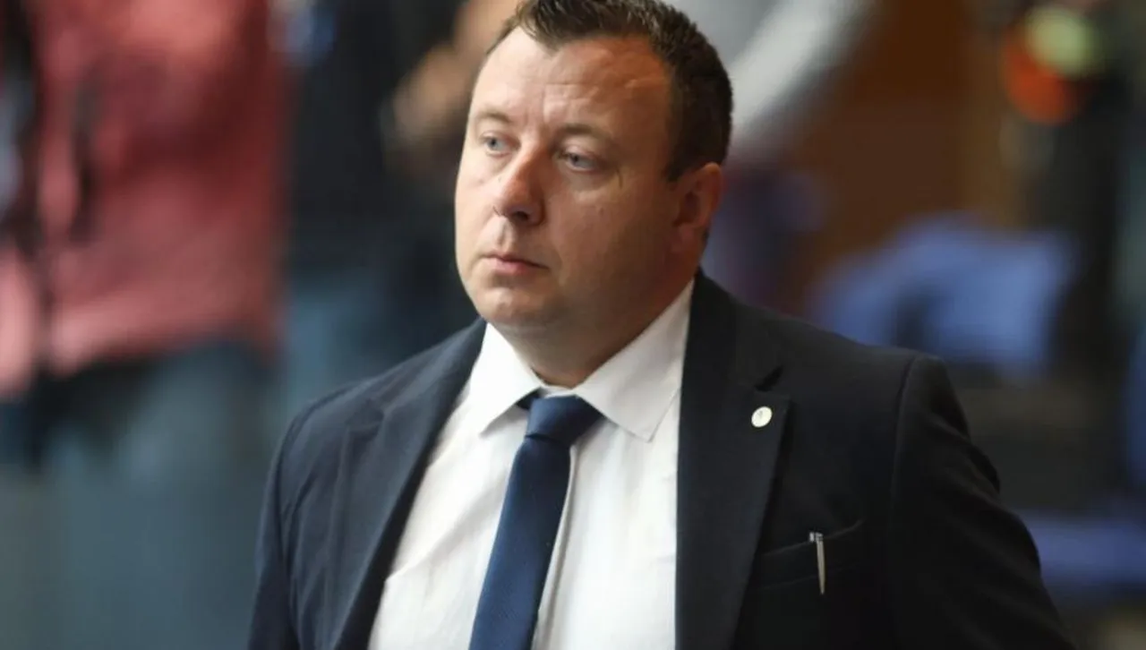 "Възраждане" ще атакува законите за службите в КС, направи подписка