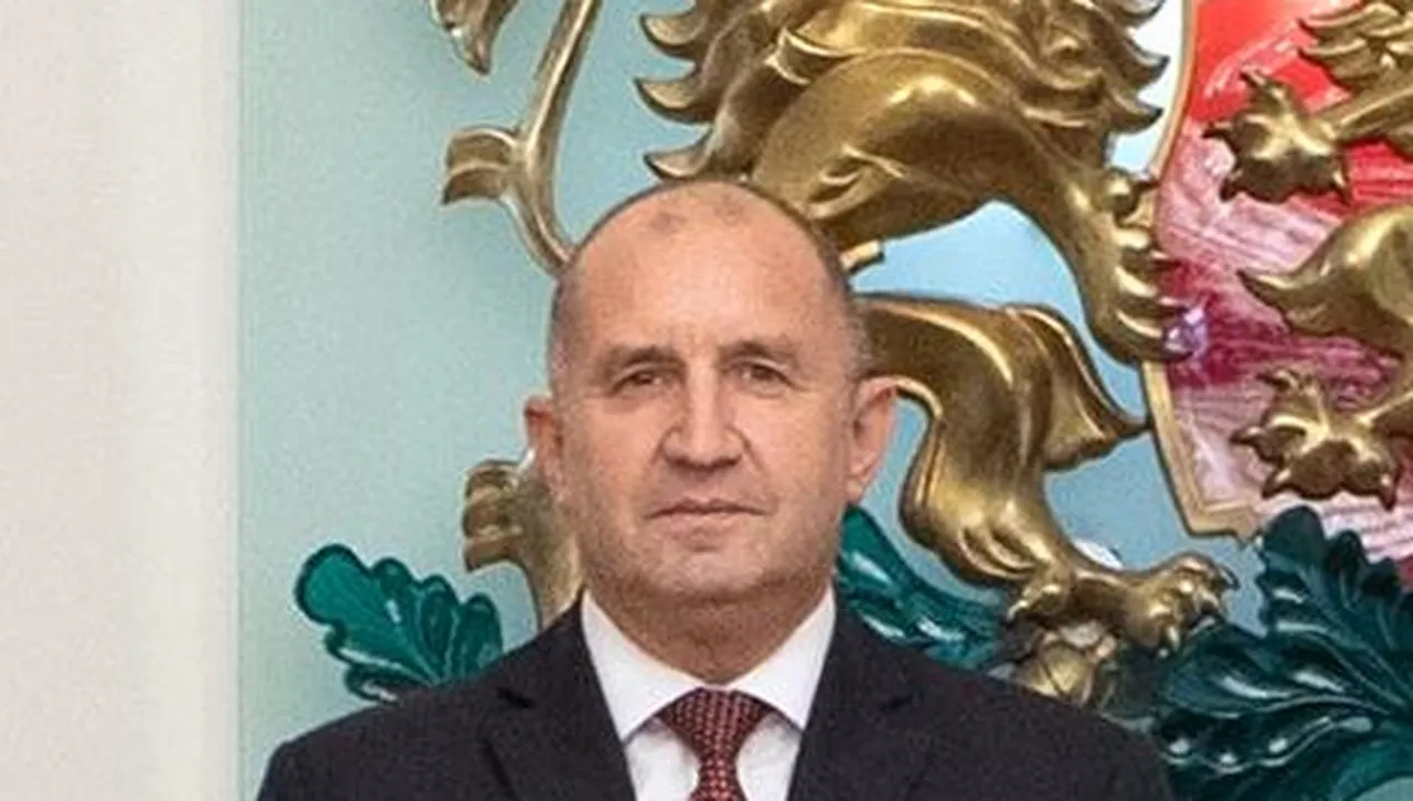 Според Радев "самото назначаване" на особения управител на "Лукойл" е извън закона