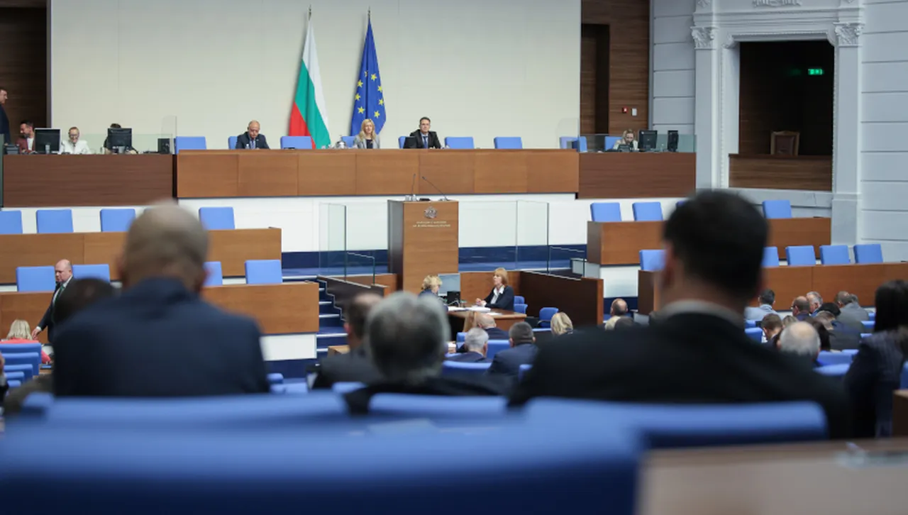 Предложено е минималната работна заплата да остане 620 евро като
