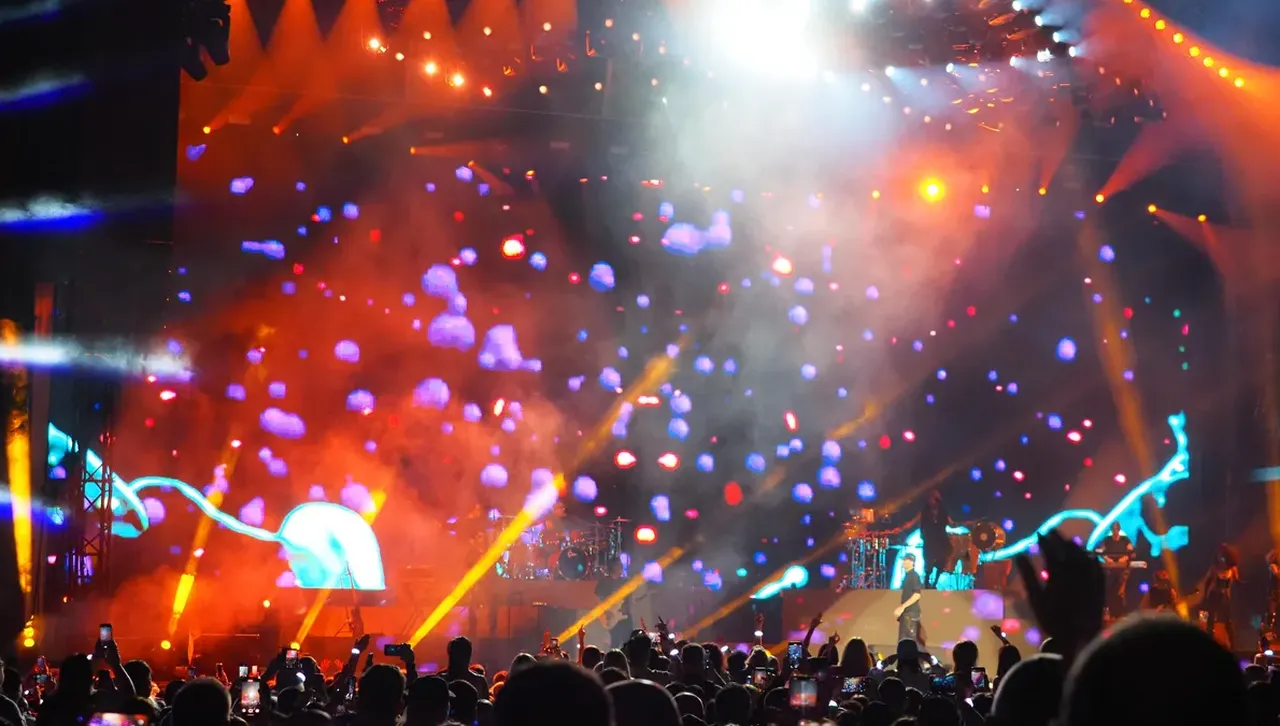 Над 30 000 души пяха в хор с любимеца си Енрике Иглесиас на стадион "Васил Левски" 