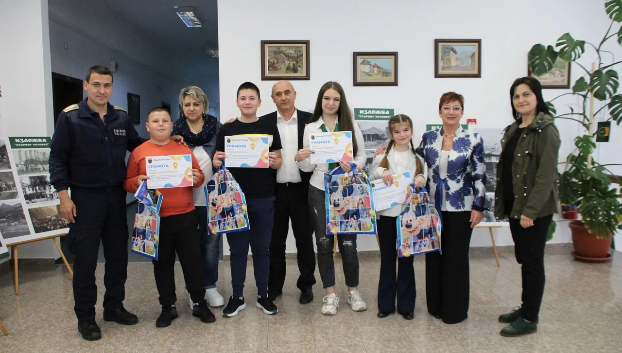 Наградиха участниците в общинския етап на Международния конкурс "С очите си видях бедата"