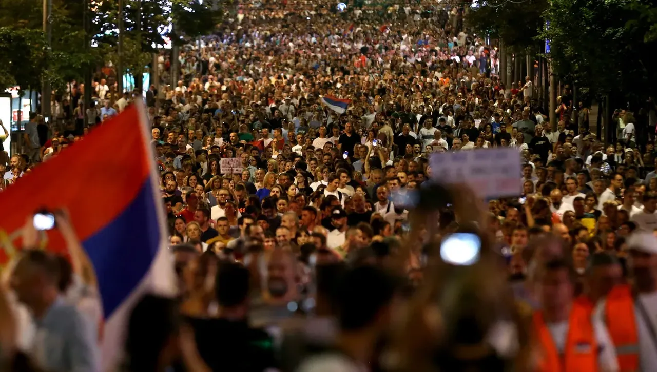 Антиправителствените протести в Сърбия продължават с нова сила