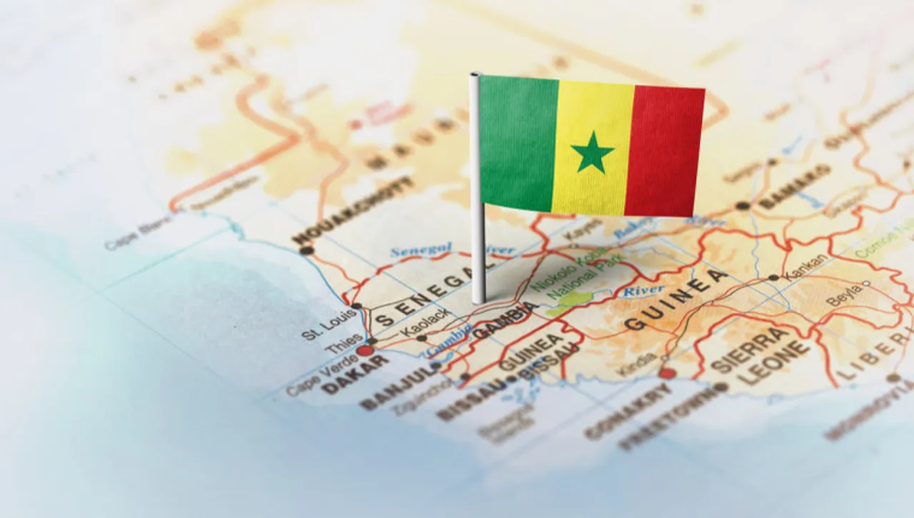 Франция предава своите военни бази в Сенегал на африканската държава