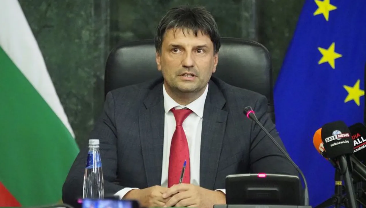 Директорът на СДВР: Доведохме 7 деца в полицията - катереха се нависоко по кран 