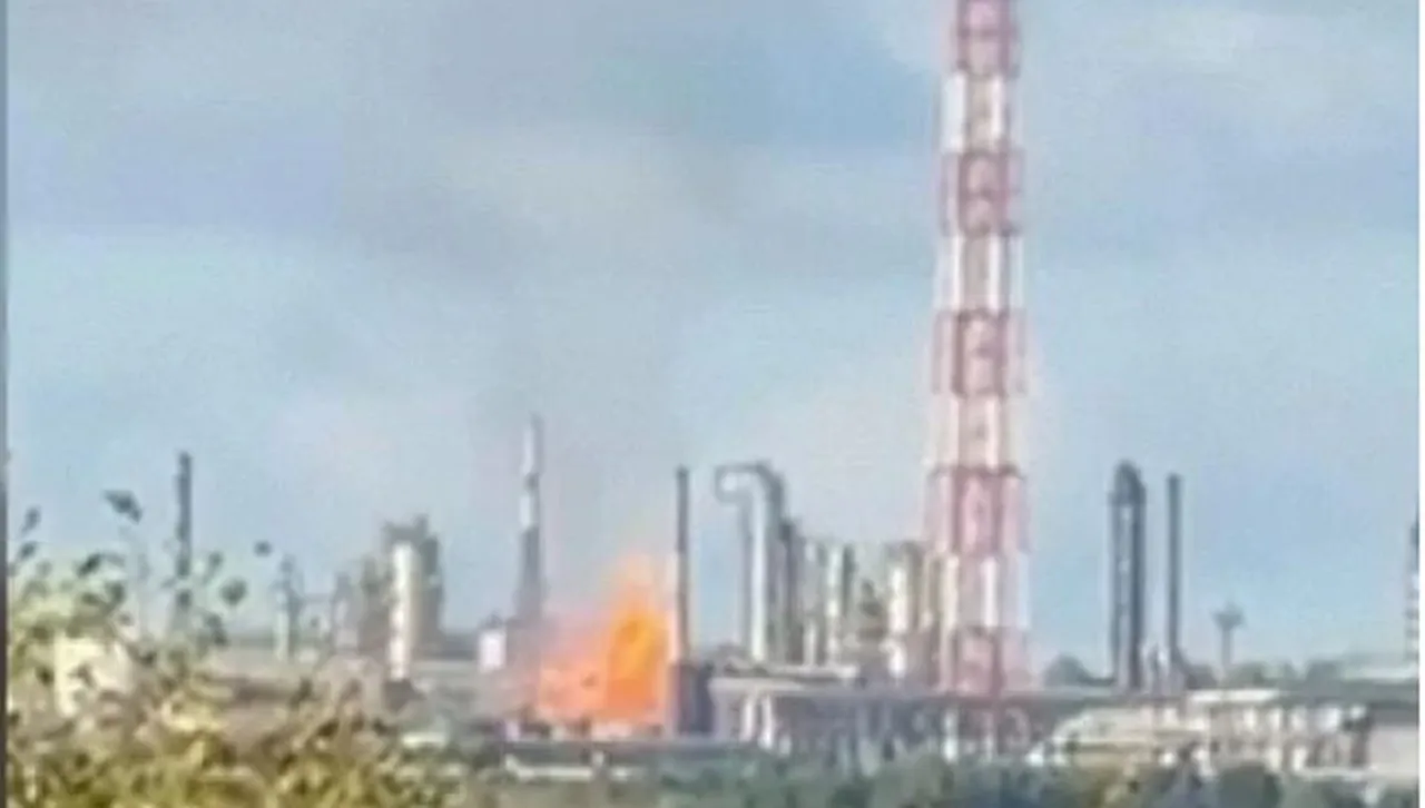 Ураински дронове атакуваха руския град Уфа - гори рафинерия, летището е затворено 