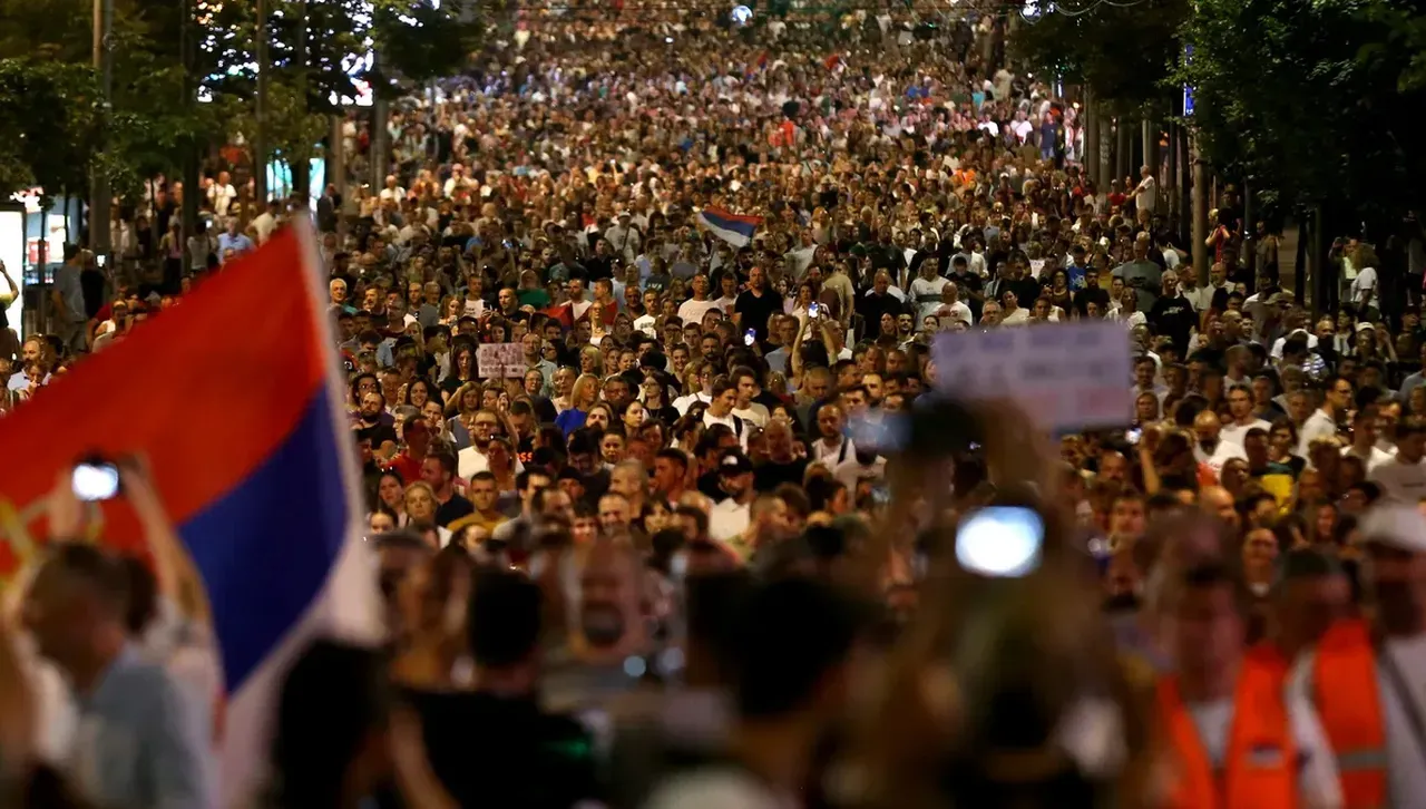 Евродепутати искат по-строги изисквания за приемането на Сърбия в ЕС