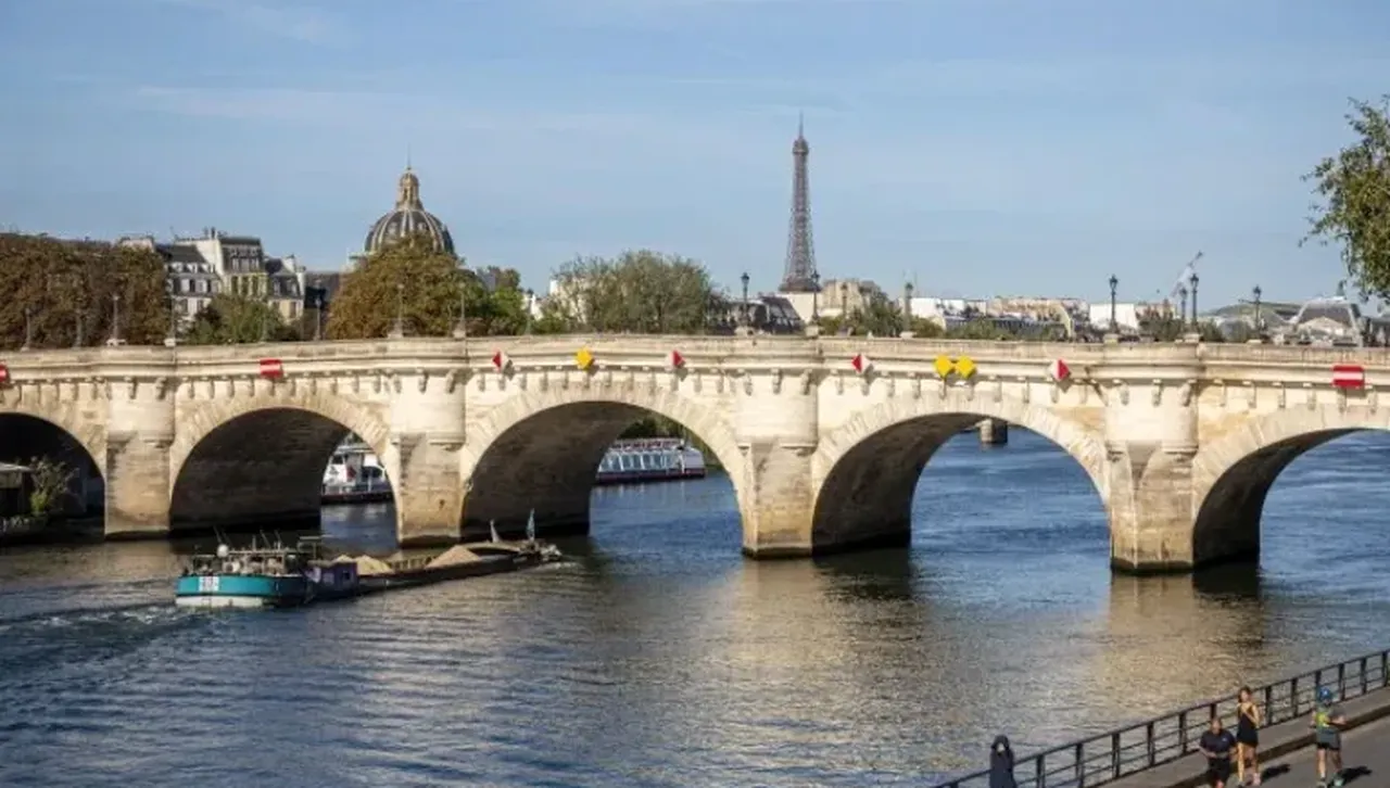 Битка срещу бюджета и във Франция: Синдикатите свикаха национална стачка