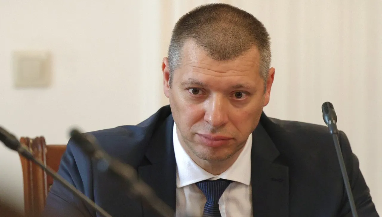 ПП настояват за оставката на Антон Славчев от КПК, събират подписи