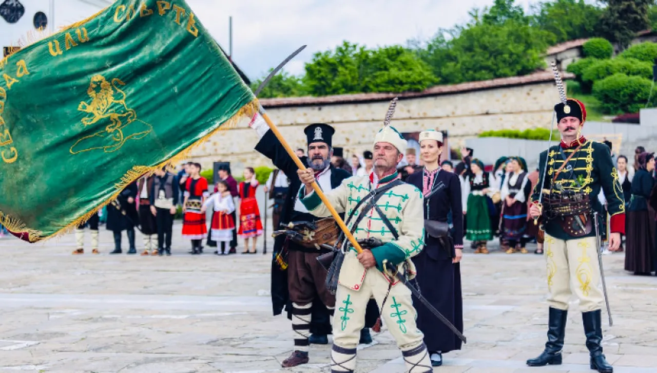 Априлска епопея: Клуб "Традиция" игра спектакъла "Мъжество и саможертва" в Панагюрище