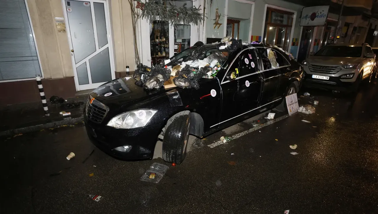 Трима полицаи пострадаха след бунта срещу бюджета в „Триъгълника на властта“