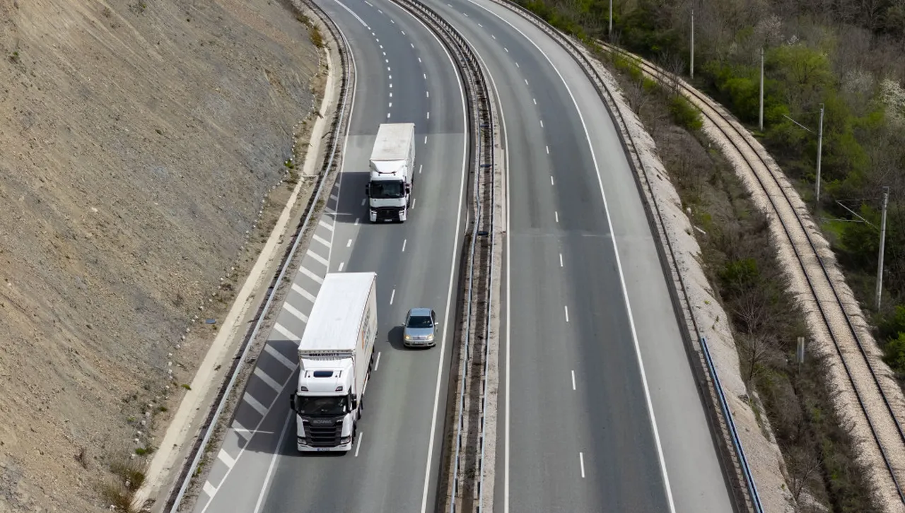 Камионите над 20 т: Без ограничения утре следобед на определени места