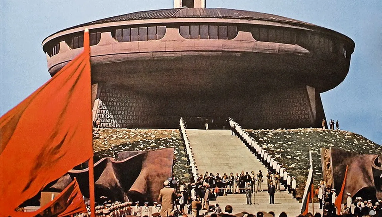 Бузлуджа събира социалисти и стари комунисти днес