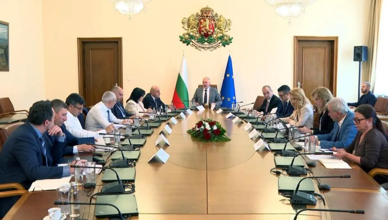 Кабинетът отложи обсъждането на решението за създаване на "Магазин за хората"