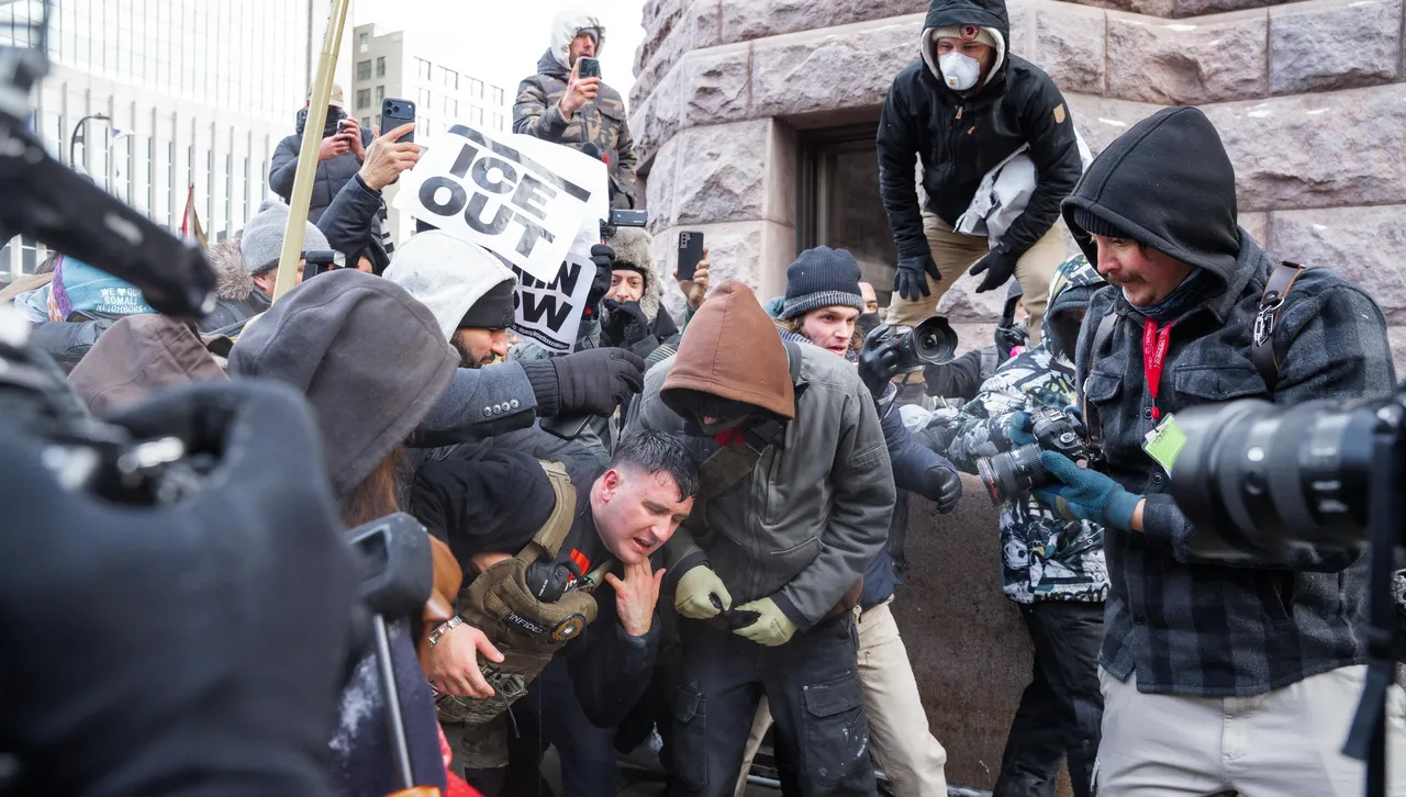 По нареждане на губернатора на Минесота Тим Уолц са мобилизирани