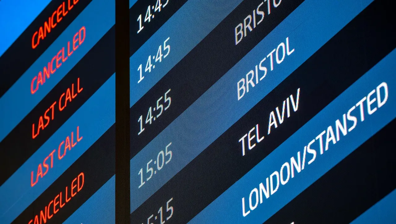 Големи авиокомпании губят драстично, докато страните прибират гражданите си от Близкия изток