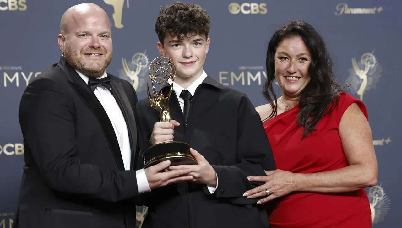 Оуен Купър на 15 г. влиза в историята като най-младия носител на „Еми“