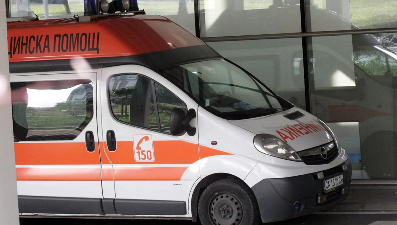 Дете е в опасност за живота след падане от 5-ия етаж на хотел в Китен