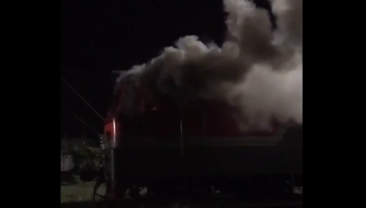 Руски бунтовници опожариха десетки локомотиви, снабдяващи военната машина на Путин