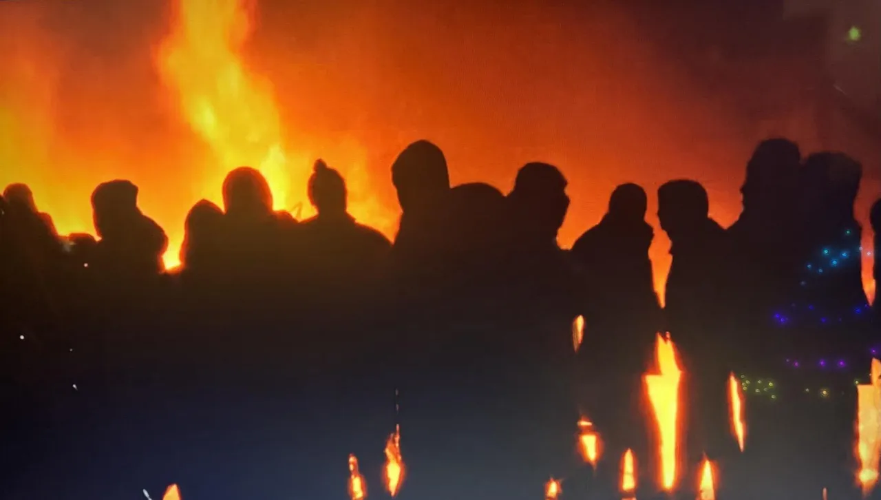 Огън! Вандализъм заля София! За пръв път протестите прераснаха в жестоки сблъсъци