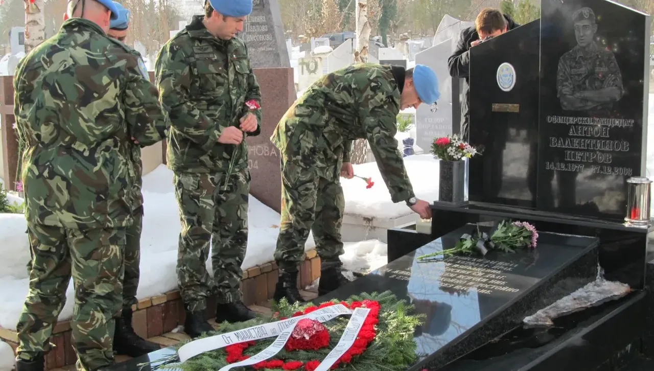 С възпоменателни събития и военни ритуали командванията на Сухопътните войски